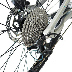 TWHEELS E-Mountainbike mit grobstolligen Reifen für festen Grip.