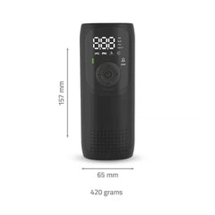 Schwarze, kompakte elektrische Pumpe mit Digitaldisplay, Tasten und Maßen (157x65mm, 420g).