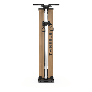 TWHEELS Fitness Seilzugturm aus Eichenholz, Kraftstation fürs Home-Gym, Studioaufnahme.