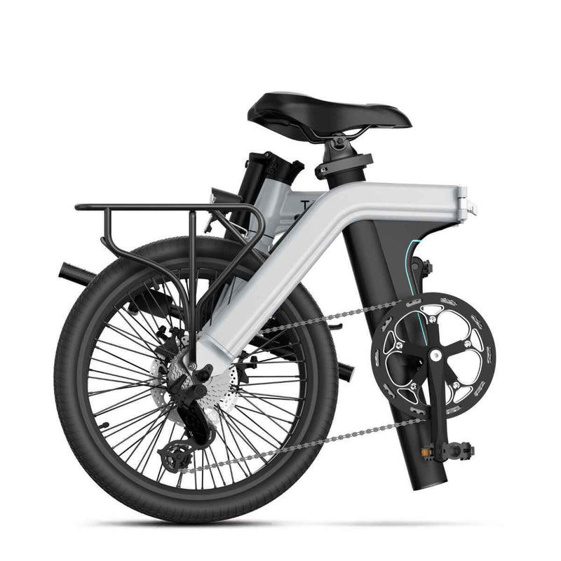 Schwarzer Gepäckträger am zusammengeklappten E-Bike City Faltrad, silberner Rahmen, schwarzer Sattel.