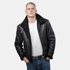 GÖTTIG Shearling-Lederjacke Schwarz, offen getragen am Model von vorne