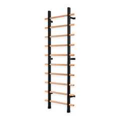 TWHEELS Sprossenwand Standard aus schwarzem Carbonstahl mit zehn Buchensprossen, freigestellt auf reinweissem Hintergrund.