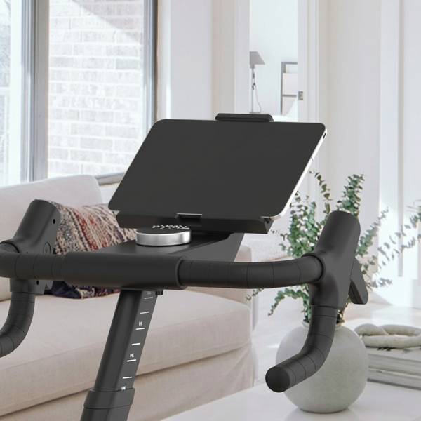 Unaufhaltbare Motivation: Das SmartNob-Display zeigt dir deine Fortschritte in Echtzeit – von Strecke über Wattzahl bis Kalorienverbrauch.